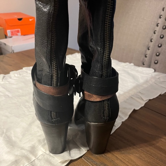 Brand New "Steve Madden" ROCKIIE Leather Knee High Boots, Size 9 - Picture 3 of 6